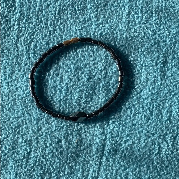 5 bracelets - Picture 4 of 5